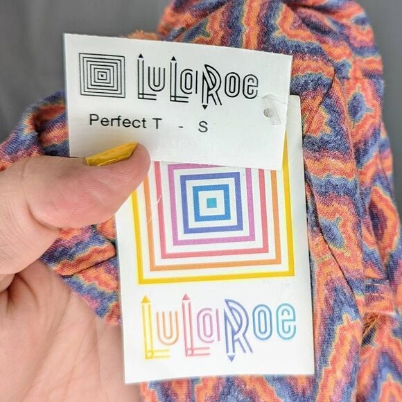 Lularoe Blouse Diagonal Geometric Tee Loose Fit Multicolor Size Small NWT - Picture 4 of 8